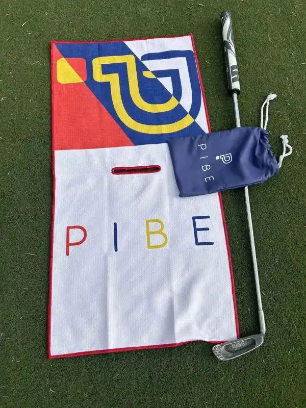 Stylish male golfer with PIBE golf towel – a must-have country club accessory